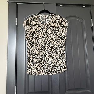 Short sleeved leopard printed shirt